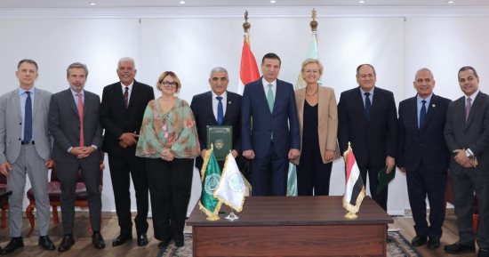 الزراعة وأكساد يوقعان حزمة مشروعات لتعزيز الأمن الغذائي والتنمية الزراعية 