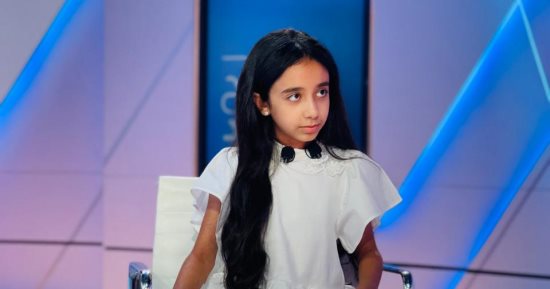 الطفلة ميريام تخطف الأنظار على شاشة القاهرة الإخبارية من البيانو للغناء