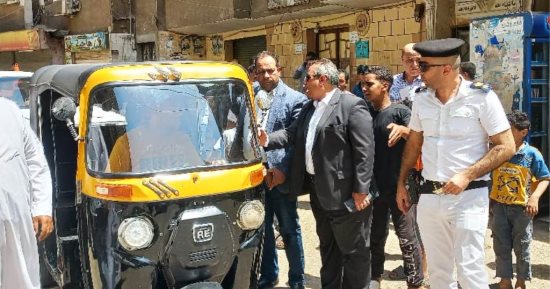 سكرتير محافظة سوهاج يقود حملة مكبرة لرفع الإشغالات وضبط التكاتك المخالفة