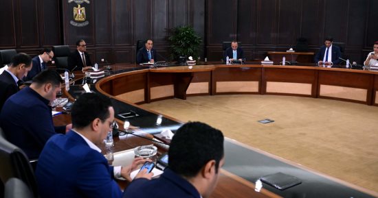 رئيس الوزراء يؤكد على دور الجامعات الأهلية فى دعم البحث العلمى فى مصر