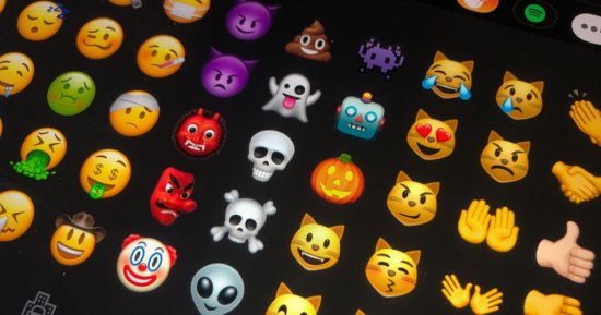 Apple News+ تضيف لعبة جديدة تستخدم الرموز التعبيرية لحل الألغاز