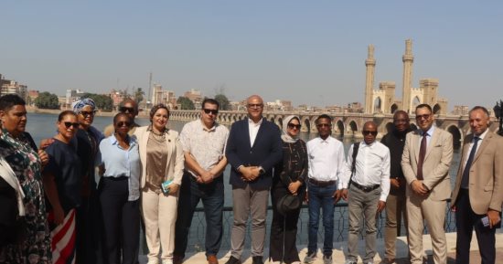 محافظ القليوبية يستقبل وفد اتحاد نقابات جنوب أفريقيا لتعزيز السياحة بالقناطر الخيرية