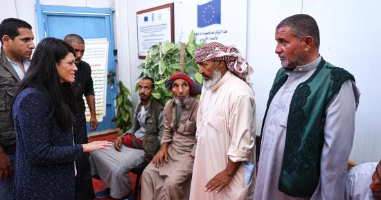 وزيرة التخطيط تتفقد مركز الأطراف الصناعية بمطروح وتشهد تسليم وصيانة 1000طرف صناعى