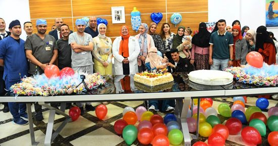 قصة نجاح نادرة.. مستشفى الناس تحتفل بـ«سبوع» الطفل يحيي بعد ولادته بمعجزة إلهية