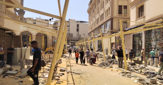 العتبة فى ثوبها الجديد.. إنشاء منظومة لمكافحة الحرائق وكاميرات وأكشاك أمن لمنع عودة المواقف العشوائية.. إنشاء باكيات ومظلات للباعة وممرات للمشاة بـ3 شوارع.. ومحافظ القاهرة: نموذج سنعممه لتنظيم وقوف الباعة.. صور