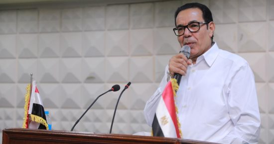 نقيب الغزل والنسيج: الرئيس السيسى قاد ثورة تطوير حقيقية للصناعة
