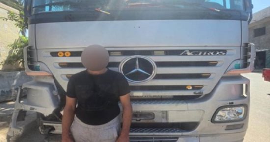 ضبط سائق نقل صدم سيارة ملاكي في الإسكندرية 