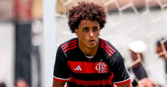 من هو البرازيلي رايان روبرتو خليفة نيمار وفينيسيوس هدف برشلونة وأياكس؟