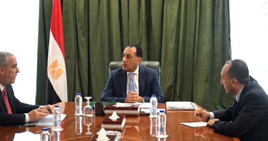 رئيس الوزراء يستعرض مع رئيس الهيئة الوطنية للصحافة عددا من الموضوعات والملفات