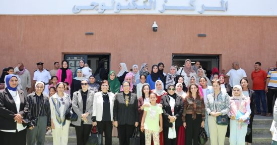 رئيس المجلس القومى للمرأة ومحافظ البحيرة تتفقدان مجمع خدمات المواطنين بزاوية صقر  