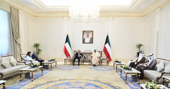 ولي عهد الكويت يستقبل كامل الوزير لدعم التعاون بين البلدين الشقيقين