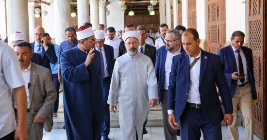 رئيس الشئون الدينية التركي يزور الجامع الأزهر.. صور