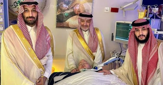 "ديلى ميل" تنشر قصة وفاة الأمير النائم.. لحظة تحريك أصابعه ورأسه.. فيديو وصور