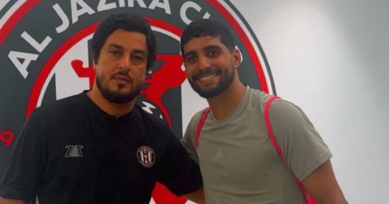 إبراهيم عادل يظهر مع لاعب سابق فى الجزيرة الإماراتى قبل الإعلان رسميا