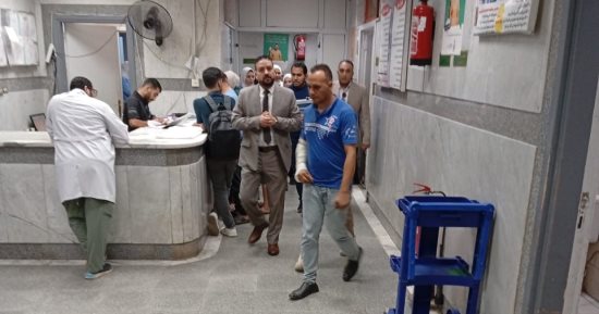 مدير التأمين الصحى يتفقد سير العمل وانتظام الخدمة بمستشفى بنى سويف