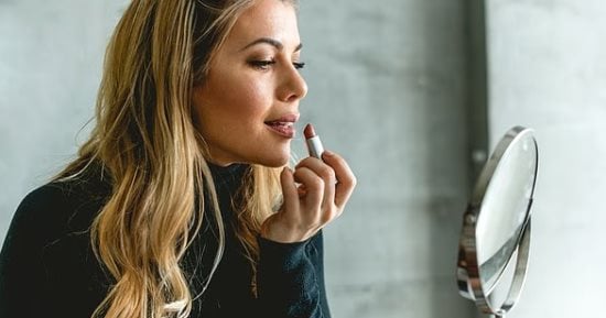 5 أنواع مكياج ابعدى عنها لو كانت بشرتك فيها عيوب.. هتعمل نتيجة عكسية