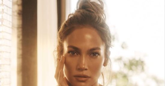 جينيفر لوبيز ترد على أسئلة الجمهور حول علامتها JLo Beauty: أستخدمها يوميا