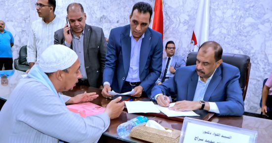 محافظ سوهاج يستمع إلى مطالب وشكاوى المواطنين فى اللقاء الجماهيري
