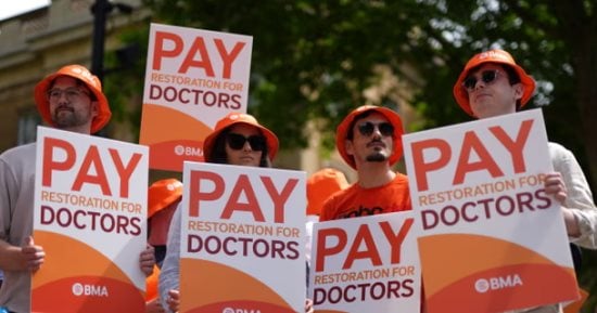 لزيادة الرواتب 29%.. أطباء بريطانيا المقيمون يضربون من الجمعة للثلاثاء