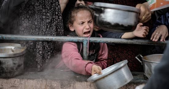 الفتاة الفلسطينية ديما النجار تكشف لـ"تليفزيون اليوم السابع" الوضع المأساوى فى غزة: الطحين مش موجود والناس بتموت من الجوع.. دي أسوأ حرب مر بيها القطاع على الإطلاق.. ولسه على أمل نرجع فلسطين لأنها أرض رباط