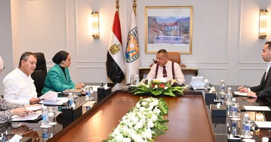محافظ جنوب سيناء يعقد اجتماعًا لمتابعة التقنين والتصالح وإزالة التعديات