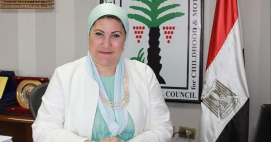 رئيسة المجلس القومى للطفولة تتلقى تقريرا عن أداء عمل خط نجدة الطفل 