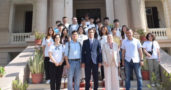 رئيس جامعة بنها يستقبل طلاب المدرسة الصيفية بجامعة وسط الصين الزراعية