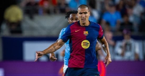 جيرونا يضع شرطين لضم روميو مدافع برشلونة
