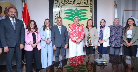 رئيسة المجلس القومي للطفولة تستقبل وفدًا من مؤسسة "شباب القادة" 