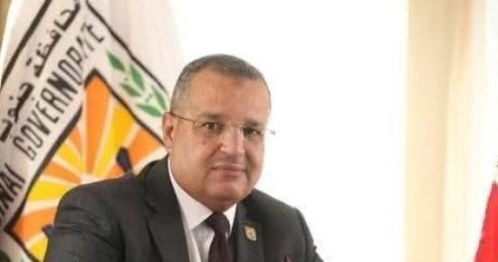 محافظ جنوب سيناء يتابع جهود رفع الرمال عن الطريق الدولي برأس سدر