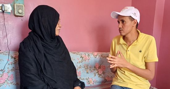 الحاجة فاطمة قهرت الأمية وهزمت عبارة "بعد ما شاب ودوه الكتاب".. لايف