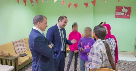 النيابة العامة تواصل التفتيش على مؤسسات رعاية الأطفال والمسنين.. صور 
