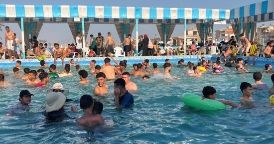 خيول وأغانٍ وأجواء ممتعة للمصطافين داخل منتجعات مصيف جمصة