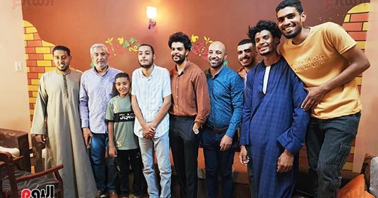 "اليوم السابع" داخل منزل الثالث مكرر بالثانوية الأزهرية.. محمد: مش متخيل النتيجة وعرفتها من الفيس بوك.. بركز فى المذاكرة ووبعد عن السوشيال ميديا اللى بتضيع الوقت.. ويؤكد أحلم بدخول كلية الطب.. صور