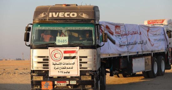 "إكسترا نيوز" ترصد عبور الشاحنات المحملة بالمساعدات الإغاثية إلى غزة