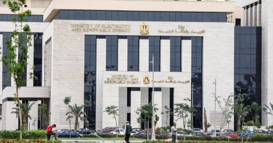 مصر منورة رغم اضطرابات المنطقة.. الكهرباء تنفذ خطة للتشغيل الاقتصادى لمحطات التوليد.. خفض استهلاك الوقود من 180 إلى 170 جرام لكل كيلو وات / ساعة.. الوزير يوجه بإعداد تقرير يومى عن نظام التشغيل من "التحكم"