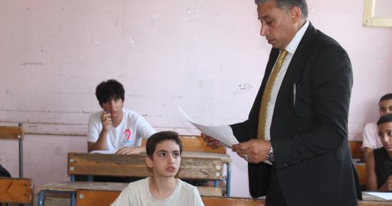 إحالة ملاحظ لجنة ورئيس كنترول ومدير مدرسة للتحقيق بامتحانات الدور الثانى بالجيزة