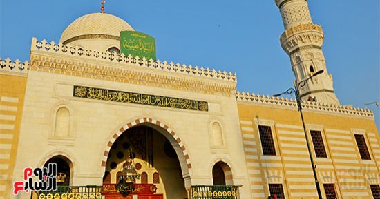 بمناسبة الاحتفال بالليلة الكبيرة.. السيدة نفيسة سكنت قلوب المصريين