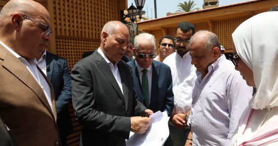 محافظ القاهرة ومستشار رئيس الجمهورية يتفقدان أعمال تطوير حديقة الأزبكية