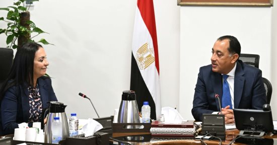رئيس الوزراء يُتابع مع وزيرة التضامن الاجتماعي ملفات عمل الوزارة.. الكشف عن تعاطي المخدرات لـ 55.5 ألف سائق خلال شهر.. وزيادة بنسبة 25% في قيمة المساعدات النقدية للمستفيدين من "تكافل وكرامة"