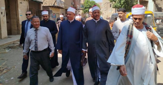 وفد من أوقاف سوهاج يتفقد قرية برخيل المتضررة من الحرائق 