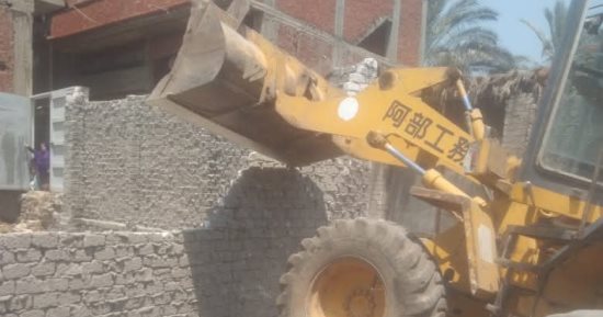 الوحدات المحلية بالإسماعيلية تواصل أعمالها فى رفع 7337 طن مخلفات خلال أسبوع