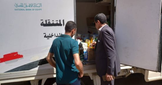 توزيع أغذية واسطوانات بوتاجاز على أهالى قرية برخيل بسوهاج المتضررين من الحرائق