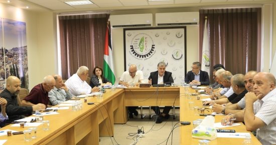 اتحاد نقابات عمال فلسطين يبحث فك الحصار عن غزة ويطرح تعديلات قانون العمل