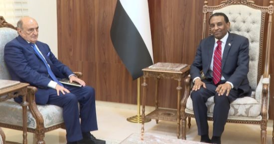 رئيس وزراء السودان يبحث استعادة عضوية بلاده فى الاتحاد الإفريقى