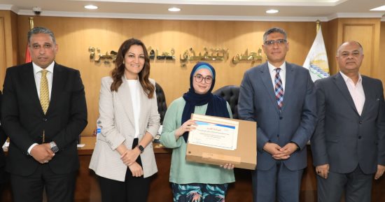 محافظ الجيزة يكرم أوائل الثانوية العامة والدبلومات الفنية من أبناء المحافظة.. صور