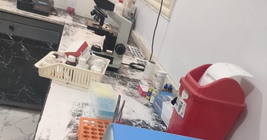 صحة سوهاج: ضبط فنى تركيب أجهزة ينتحل صفة أخصائى تحاليل ويدير معملا غير مرخص