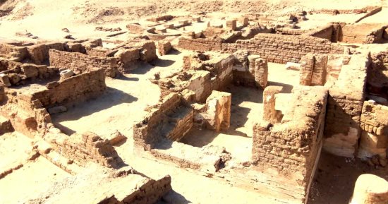 مدينة الضوء وسط الرمال.. الكشف عن بقايا مدينة قبطية فى واحات مصر