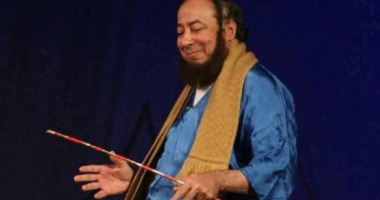 أحمد السعدنى يسترجع ذكريات مسرحية “الملك هو الملك” لوالده ولطفى لبيب