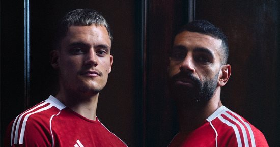 محمد صلاح وفيرتز يتصدران الإعلان عن قميص ليفربول الجديد.. صور 